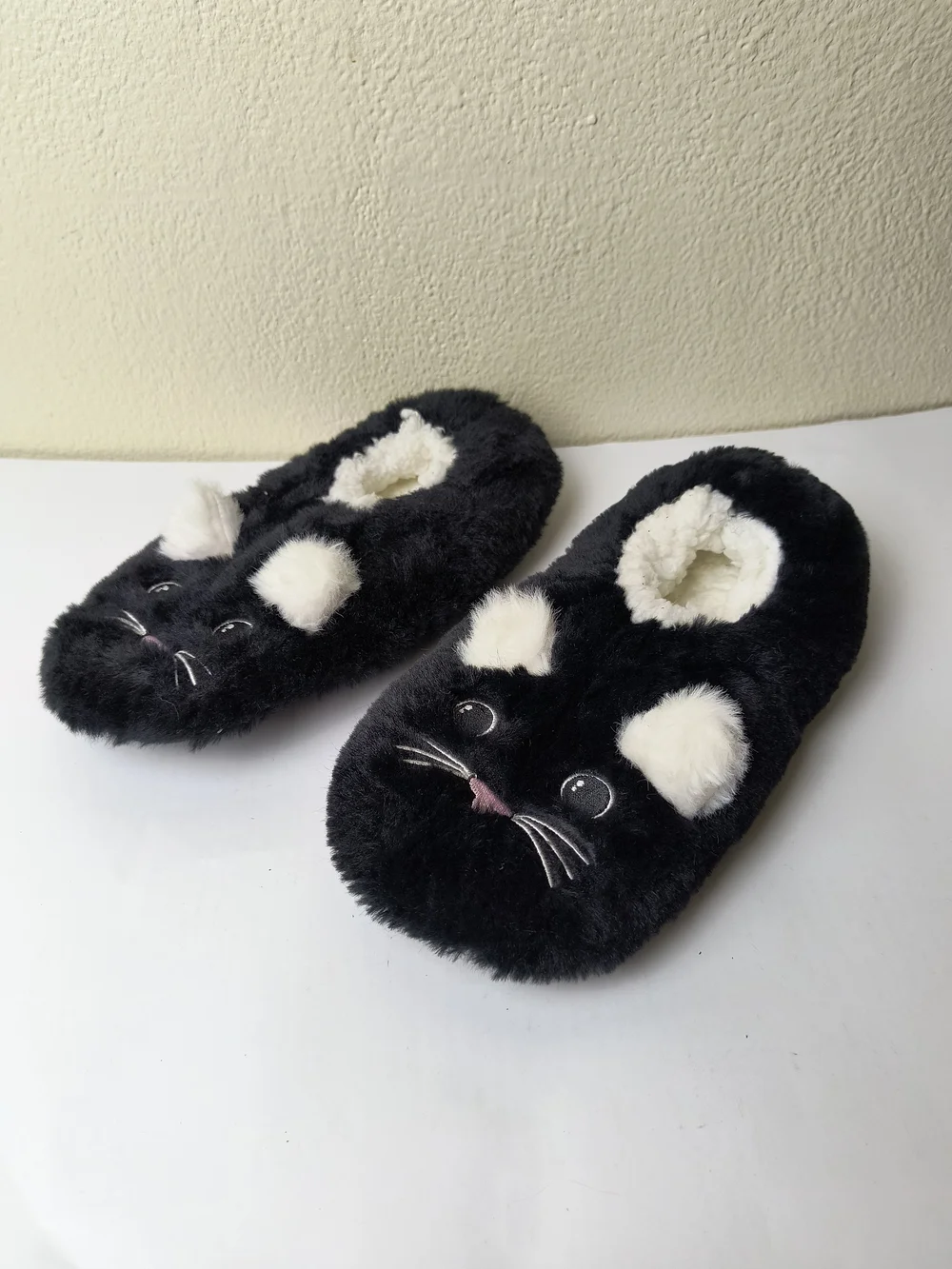 Black 5 Big Girl Cat Plush Indoor Slippers